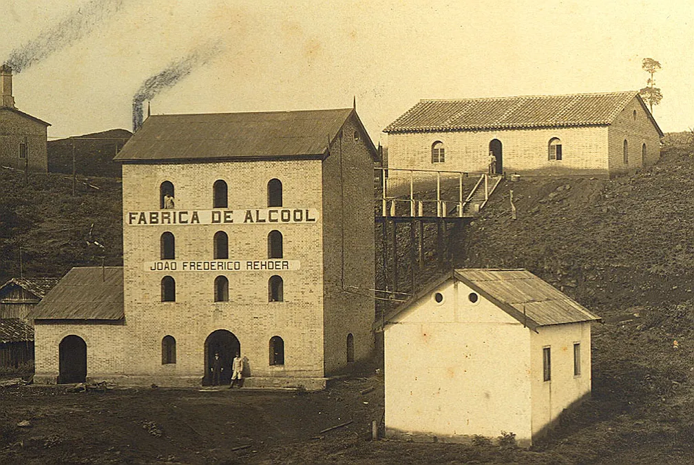 Fábrica de álcool na Fazenda São Pedro